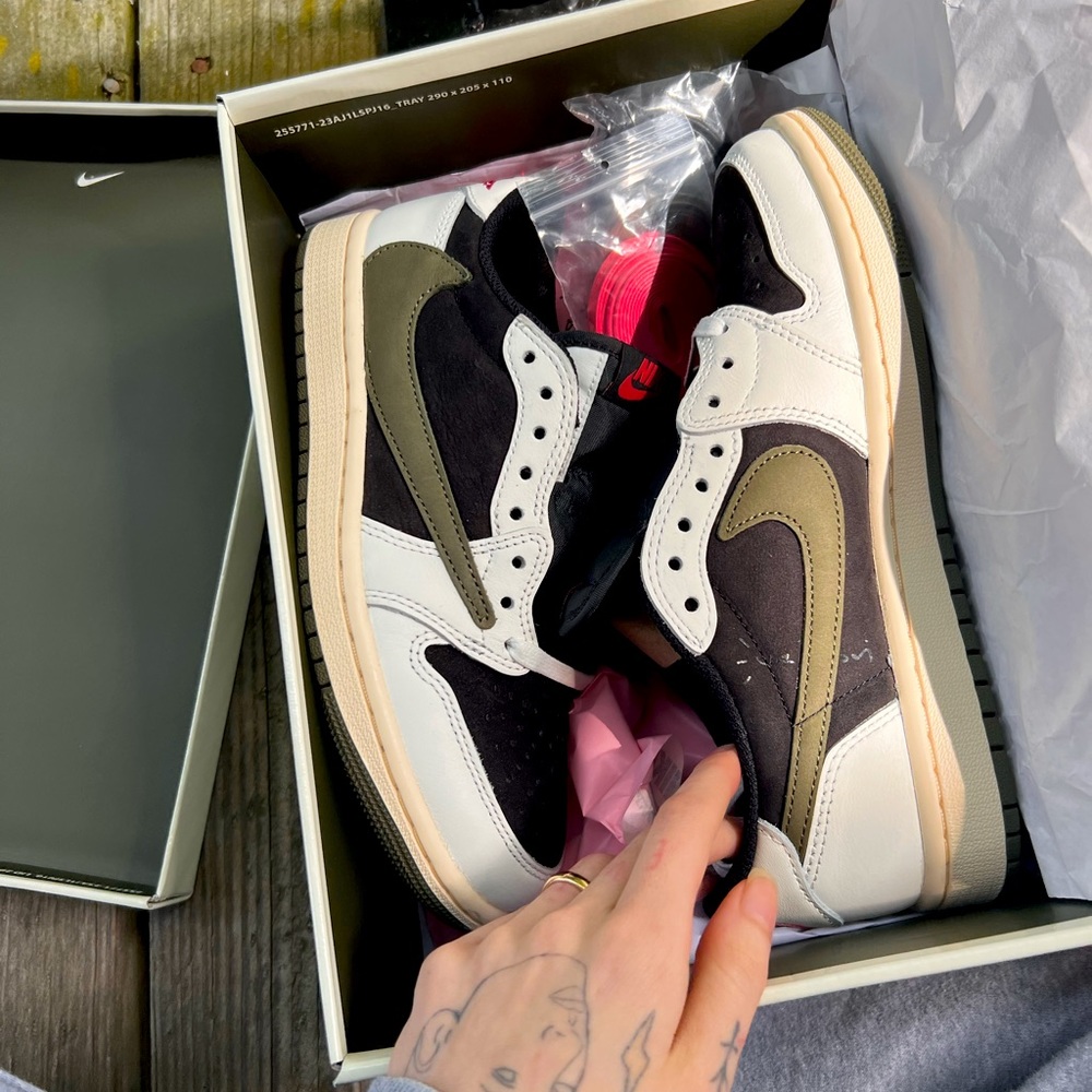 Travis Scott low 1 olive
